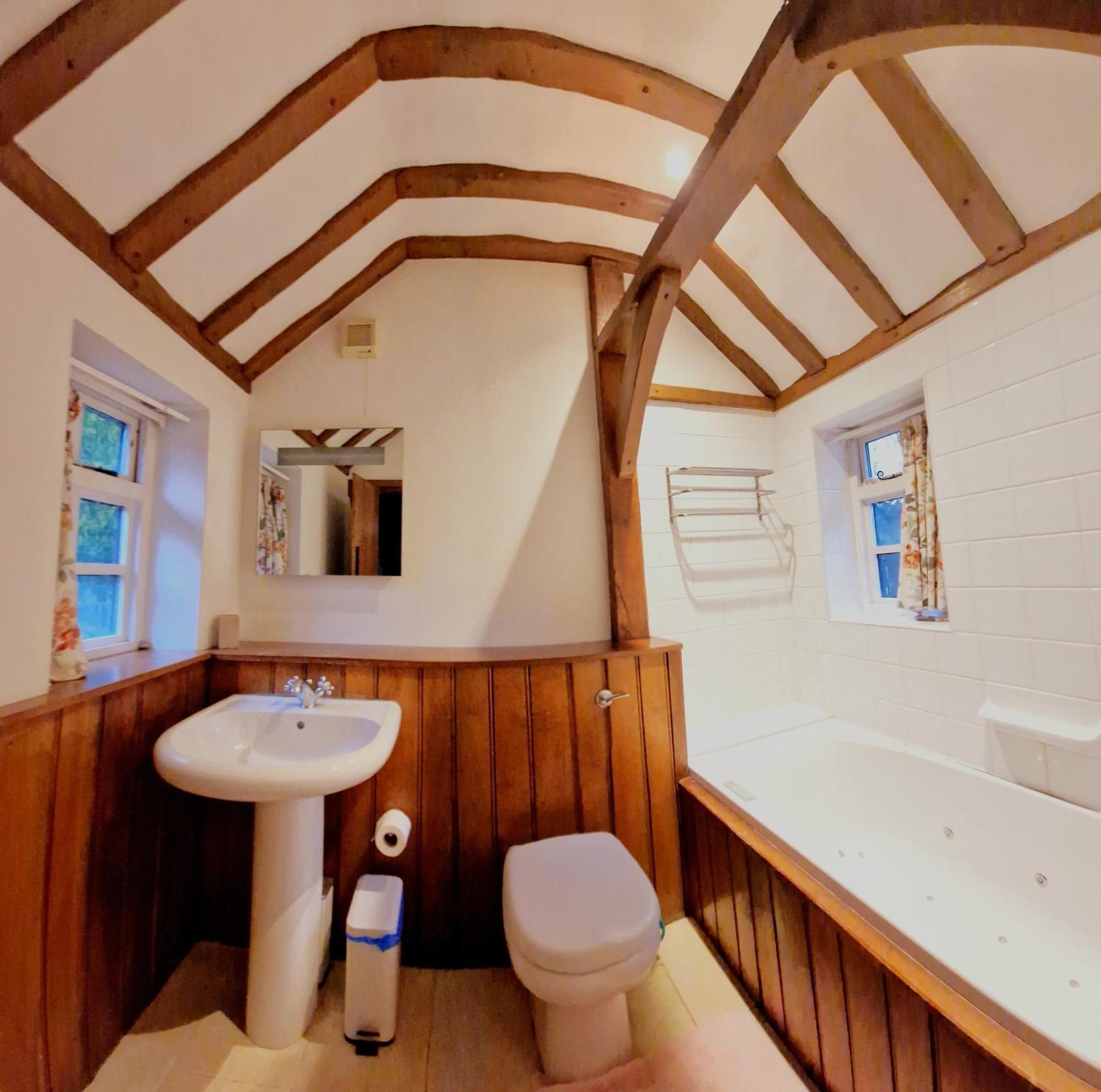 Beautiful Cottage In Brentwood Kelvedon Hatch Exterior photo